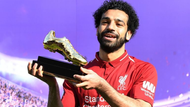 Football : Mohamed Salah signs a long-term contract worth £200,000-a-week.