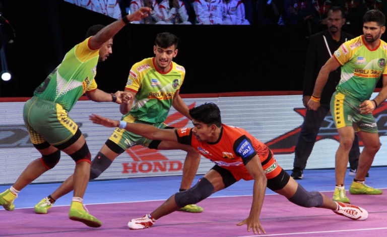 Pro Kabbadi Roundup : Patna Pirates and Bengaluru Bulls share points; Gujarat Fortunegiants edge past Pink Panthers