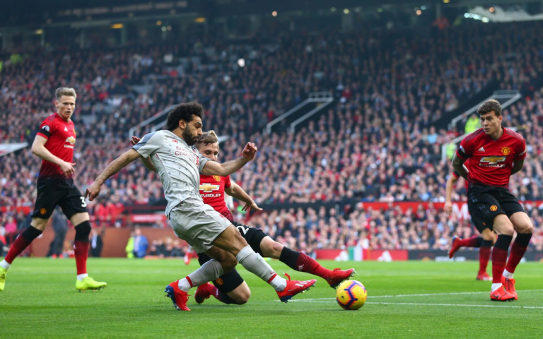 Liverpool draw at Old Trafford to regain PL top spot