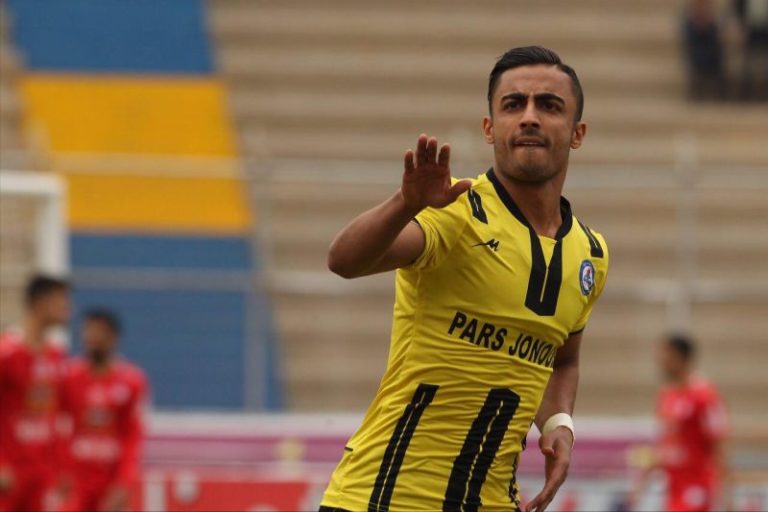 Iran midfielder to play for Indian football team? Omid Singh gets a national camp call