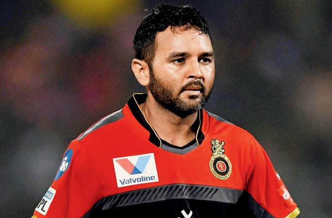 See Parthiv Patel’s hilarious banter after getting released by RCB!