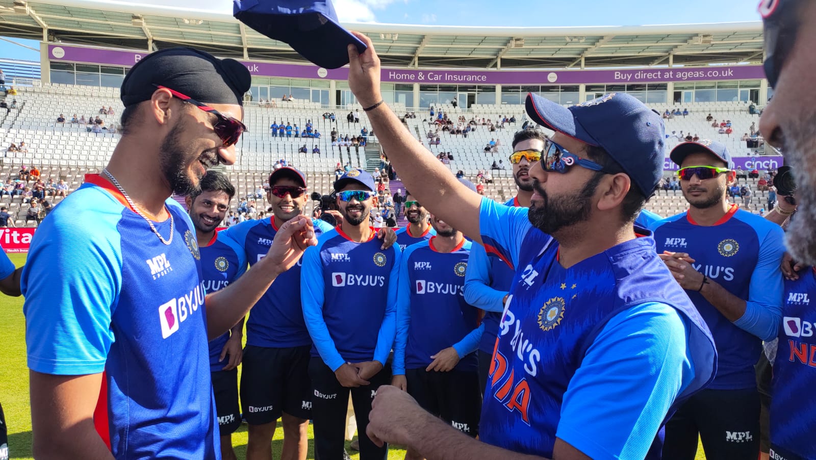 Left-arm seamer Arshdeep Singh will make his debut for Team India after being named in the playing XI for the first T20I against England in Southampton. The youngster received his Team India cap by skipper Rohit Sharma, minutes before the toss at the Rose Bowl. 