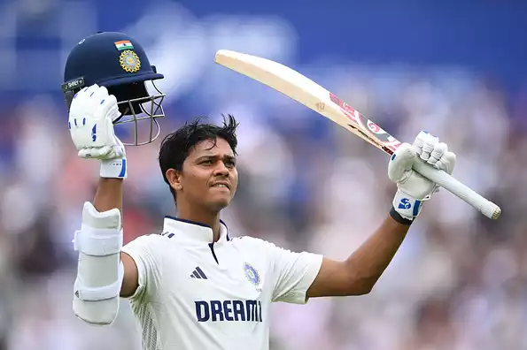 Although England fights back, Jaiswal Ton leads to 281
